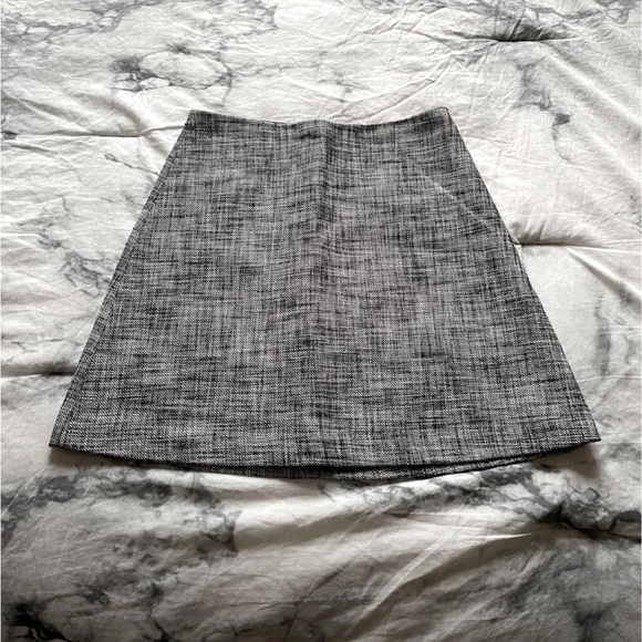 Selling clothes from Aritzia. Message for details, I am open to negotiations! - Picture 4 of 10